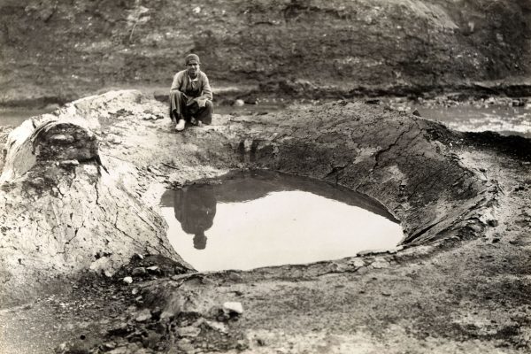This crater like trap was used for the primitive local oil industry. The lighter fractions were burned off, and when the oil reached the desired consistency, it was drained off using an underground channel. 1926 ARC224931_3429 Copyright: BP plc.