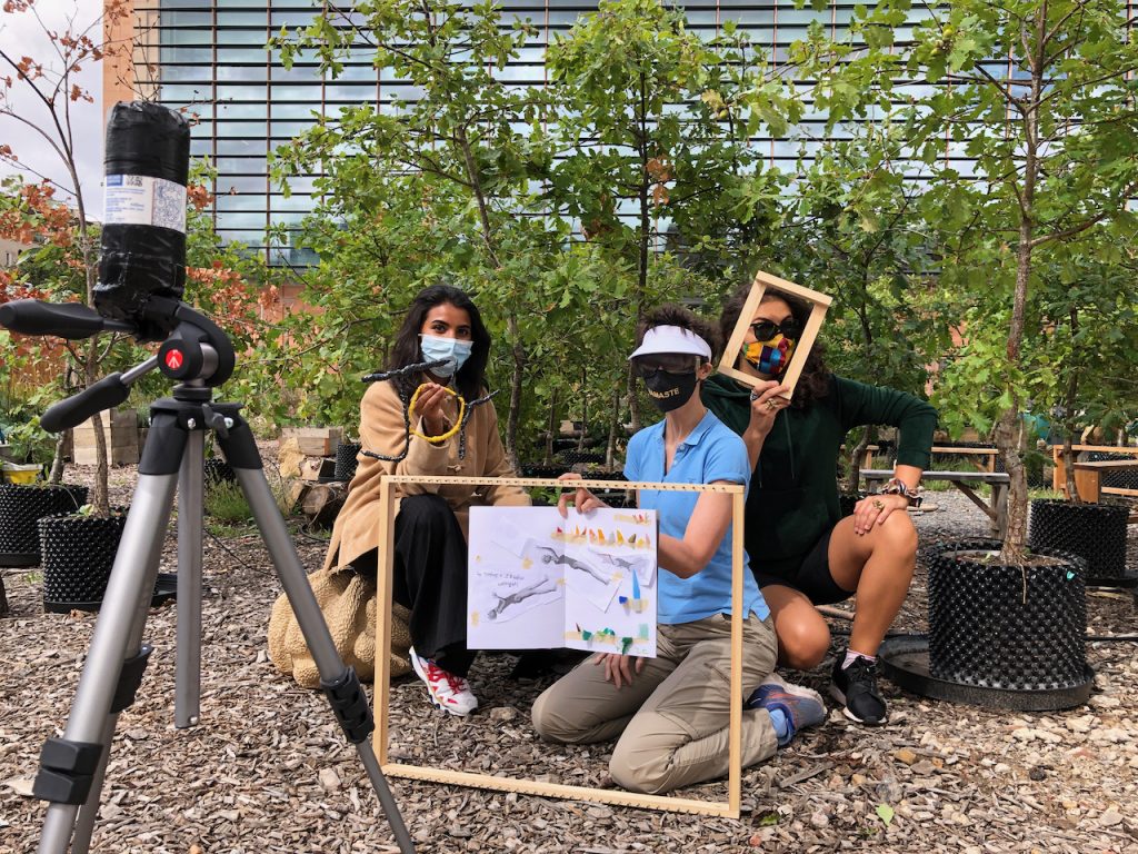 I'm in the centre, holding my new large frame - made by the person on my left - mentored by JoyinWeaving on my right. I cant see that Im holding my sketch UPSIDE DOWN ! We're in the gorgeous StoryGarden 